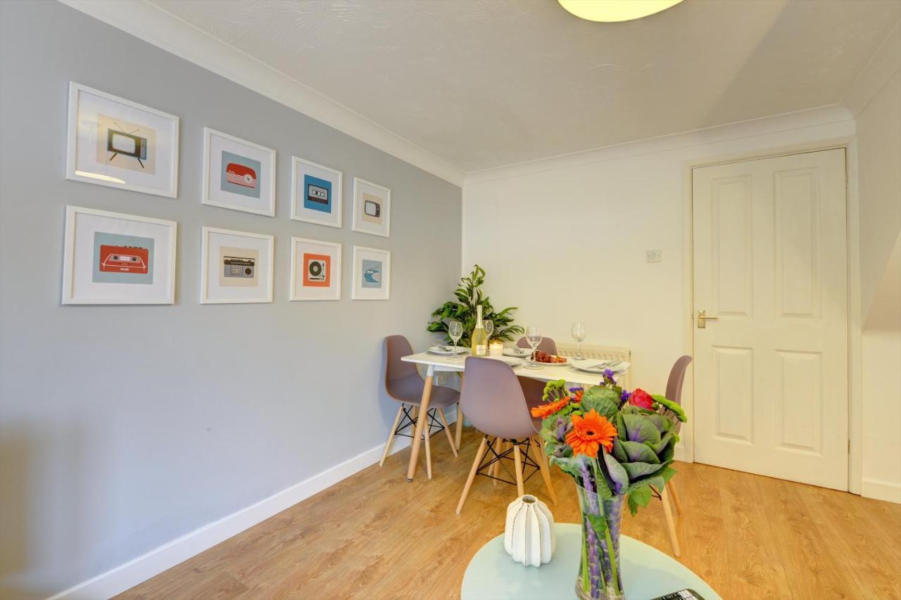 Modern 2 Bed House Sleeps 6 Southam Town Centre - Inspire Homes Ltd Kültér fotó