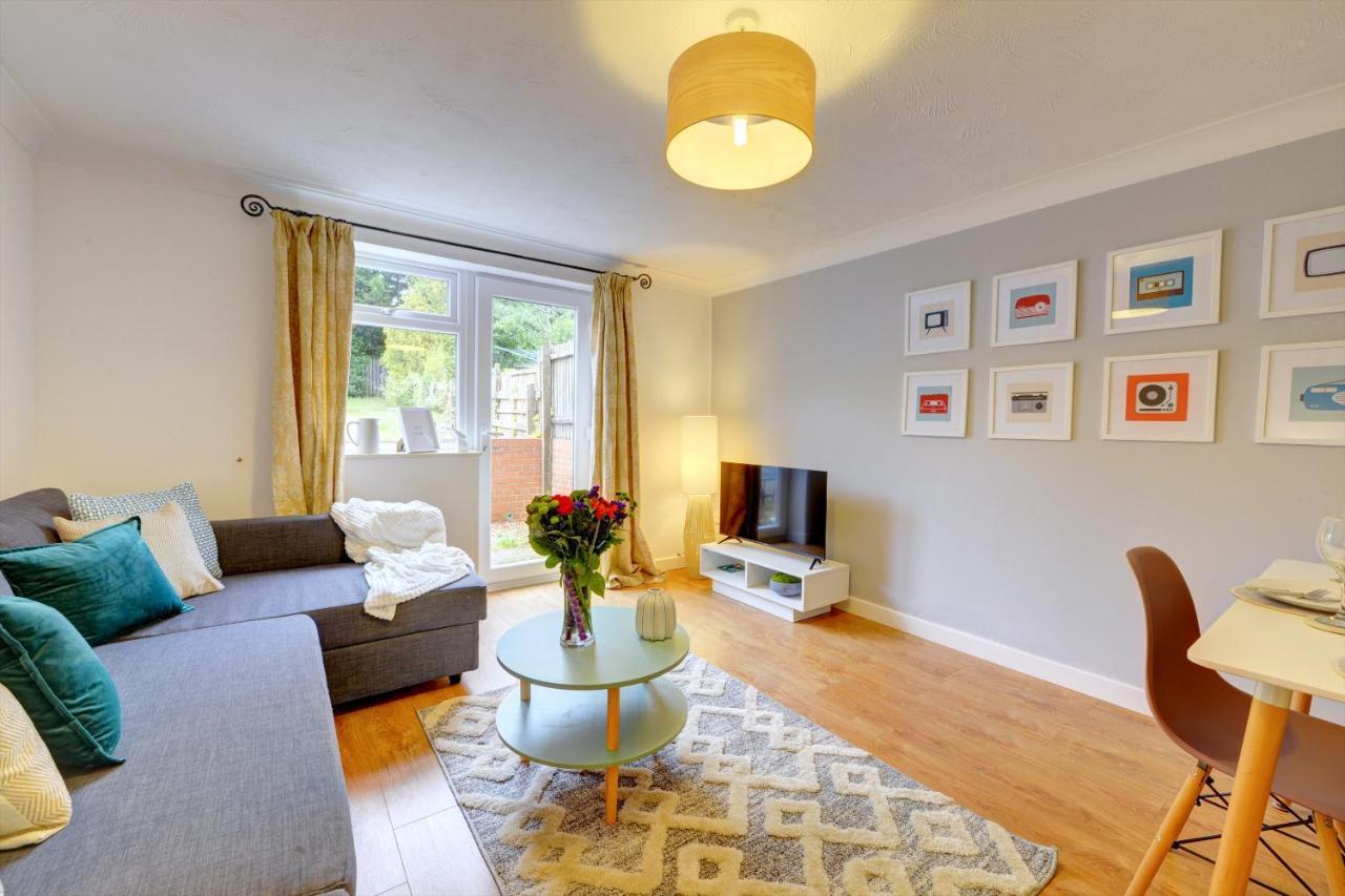 Modern 2 Bed House Sleeps 6 Southam Town Centre - Inspire Homes Ltd Kültér fotó