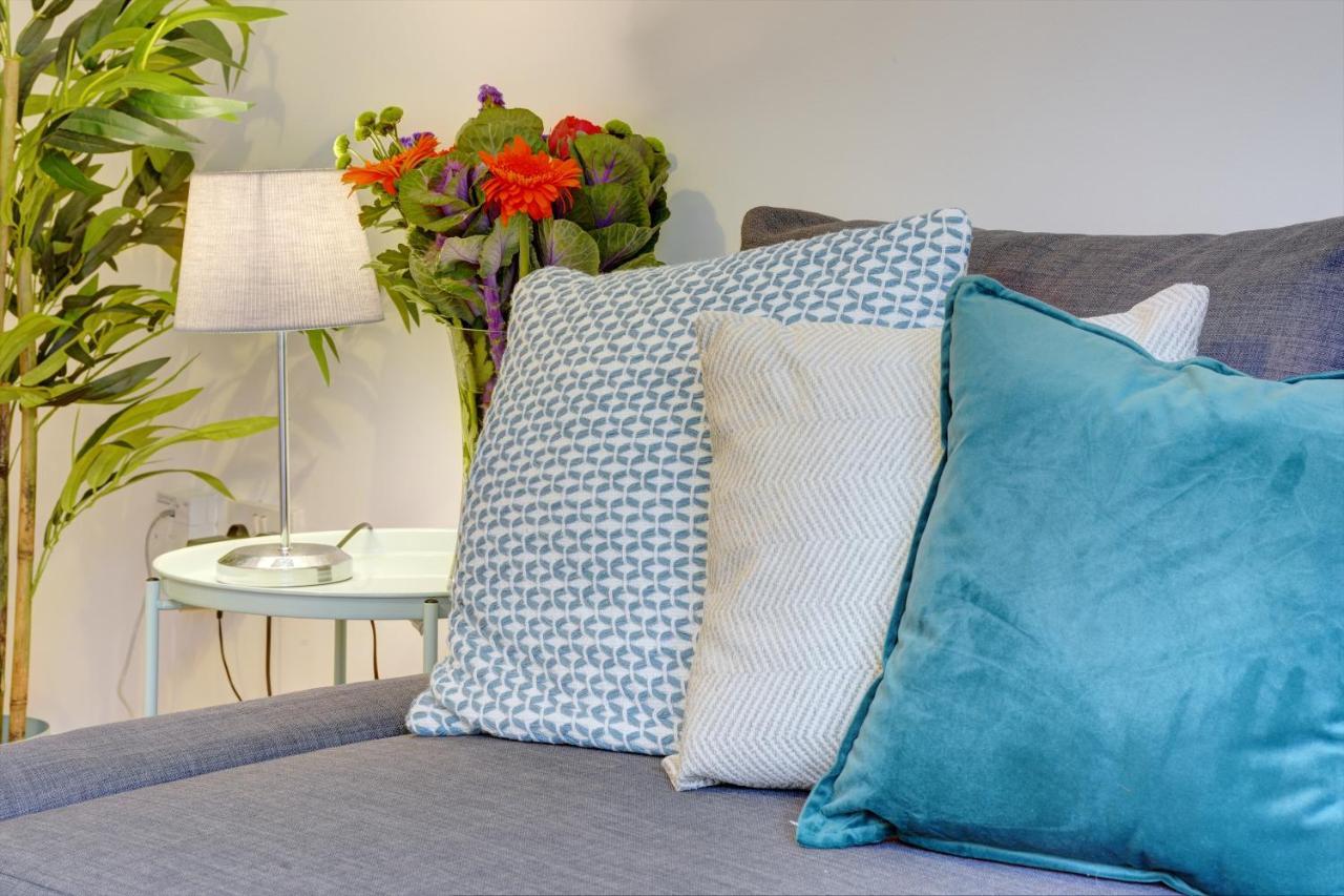 Modern 2 Bed House Sleeps 6 Southam Town Centre - Inspire Homes Ltd Kültér fotó